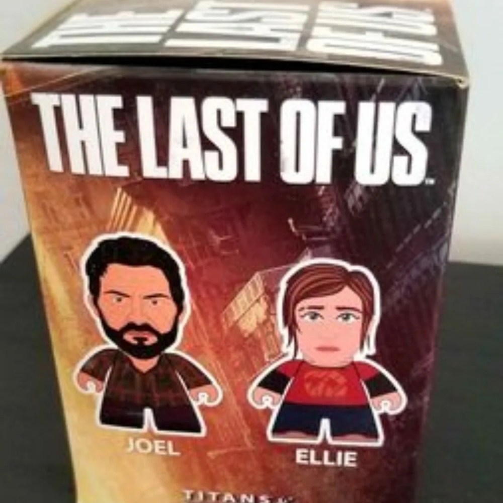 The Last of Us Joel and Ellie Titans figures